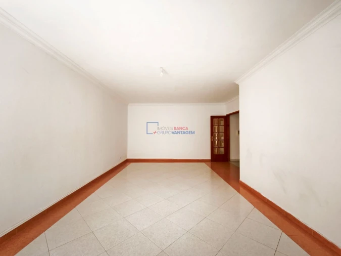 Apartamento T2 para Venda em Algueirão-Mem Martins Foto 2