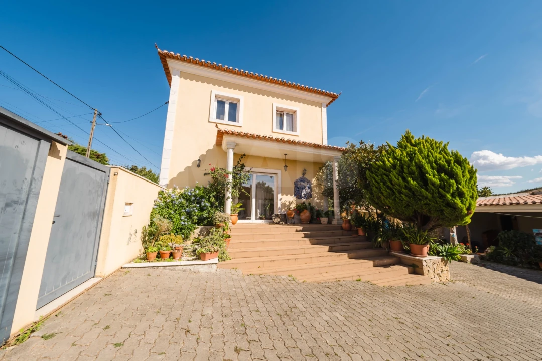 Moradia T4 para Venda em Peral Foto 2