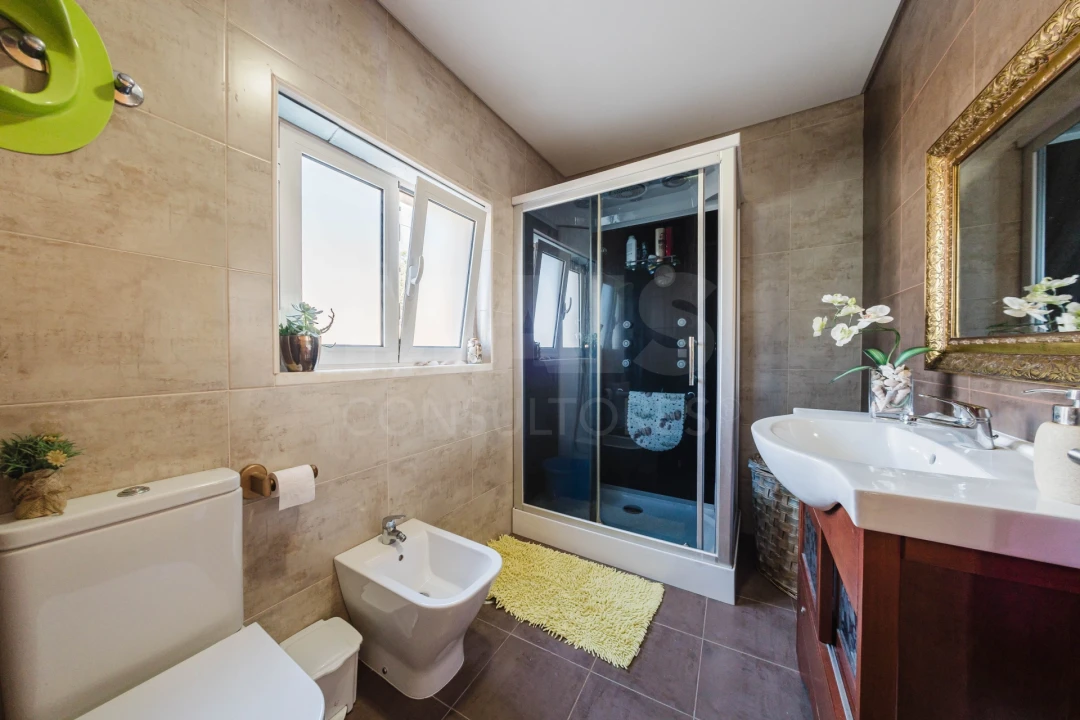 Moradia T4 para Venda em Peral Foto 10