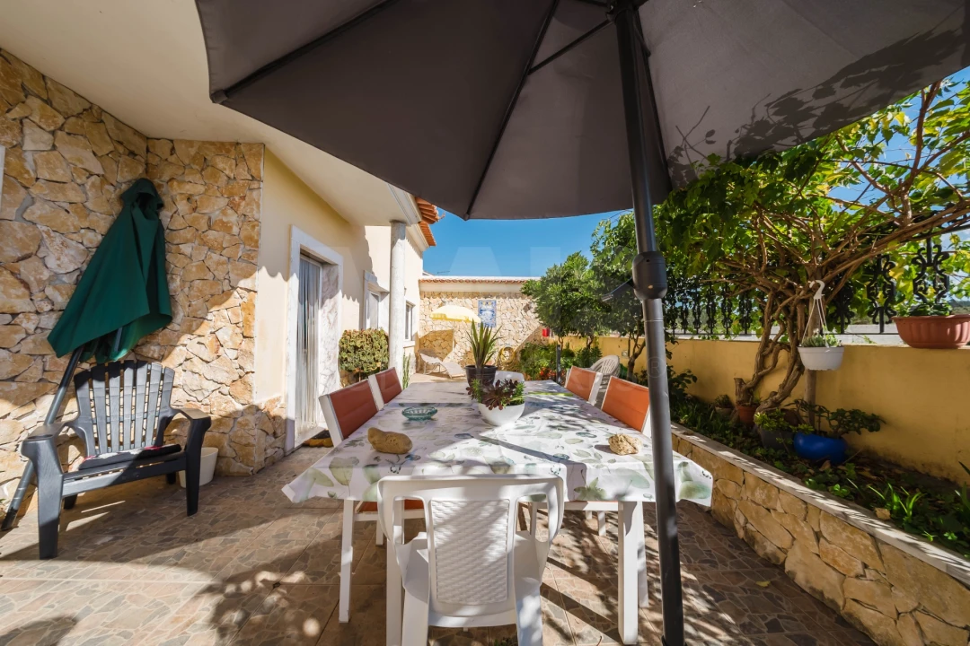 Moradia T4 para Venda em Peral Foto 3