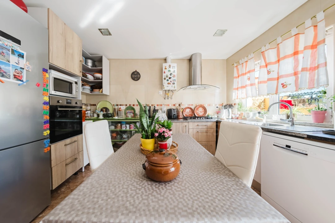 Moradia T4 para Venda em Peral Foto 6