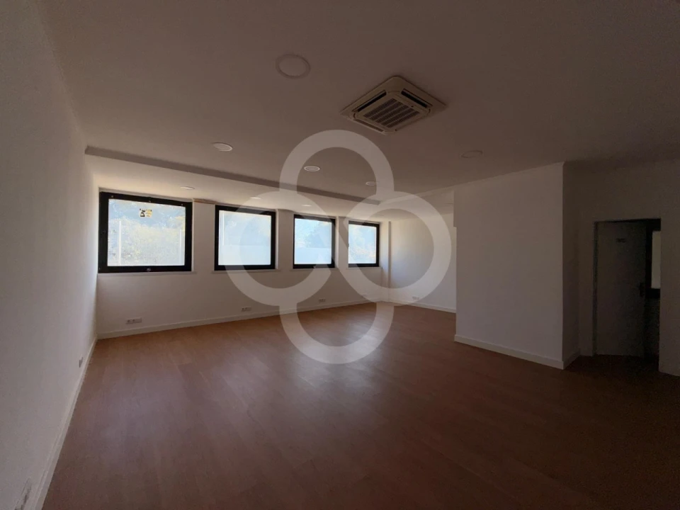 Escritório para Venda em Massamá e Monte Abraão Foto 3