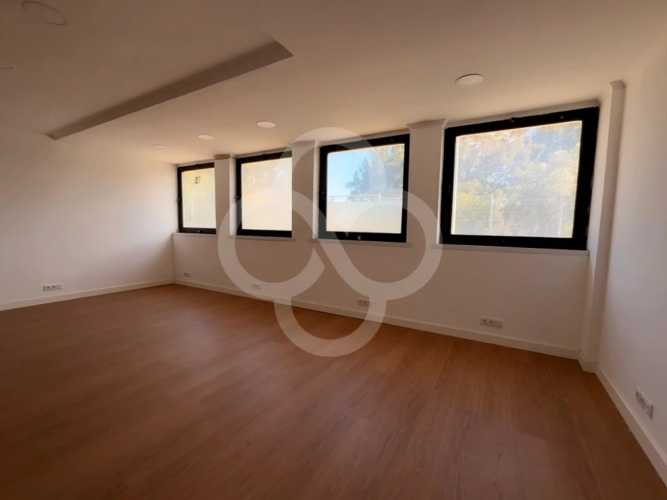 Escritório para Venda em Massamá e Monte Abraão Foto 14