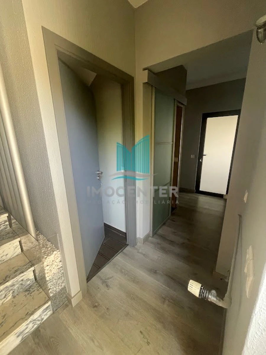 Moradia T5 para Venda em Lavos Foto 8