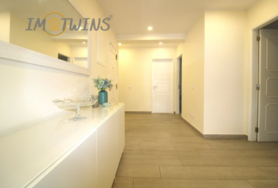 Apartamento T3 para Venda em Portimão Foto 9