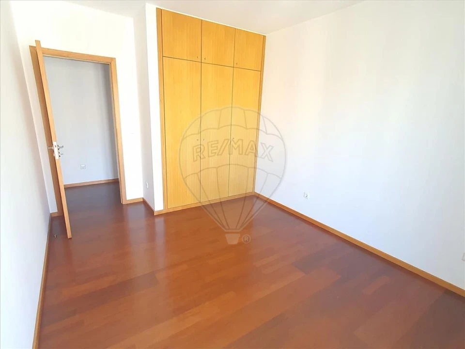 Apartamento T4 para Venda em Oliveira do Douro Foto 7