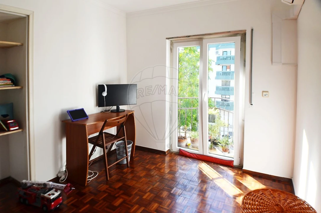Apartamento T3 para Arrendamento em Venteira Foto 6