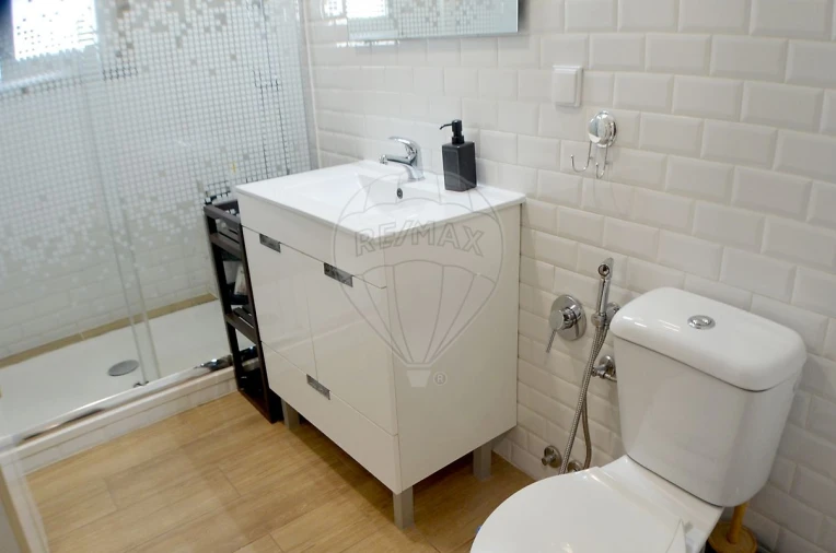 Apartamento T3 para Arrendamento em Venteira Foto 11