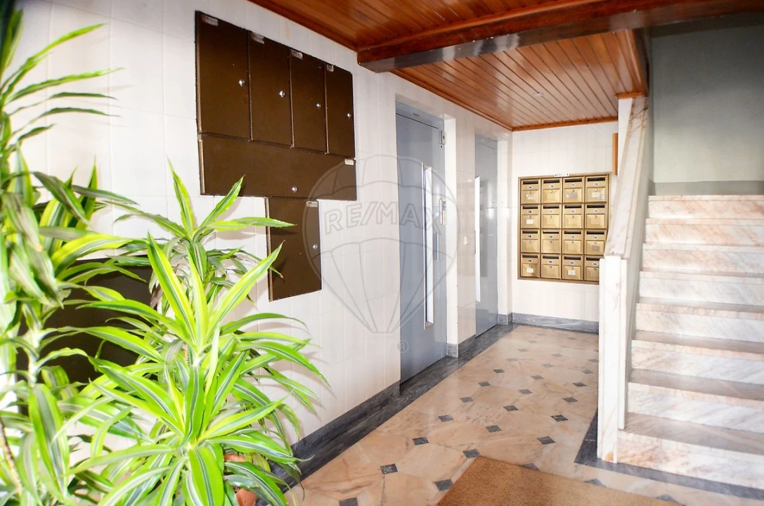 Apartamento T3 para Arrendamento em Venteira Foto 14