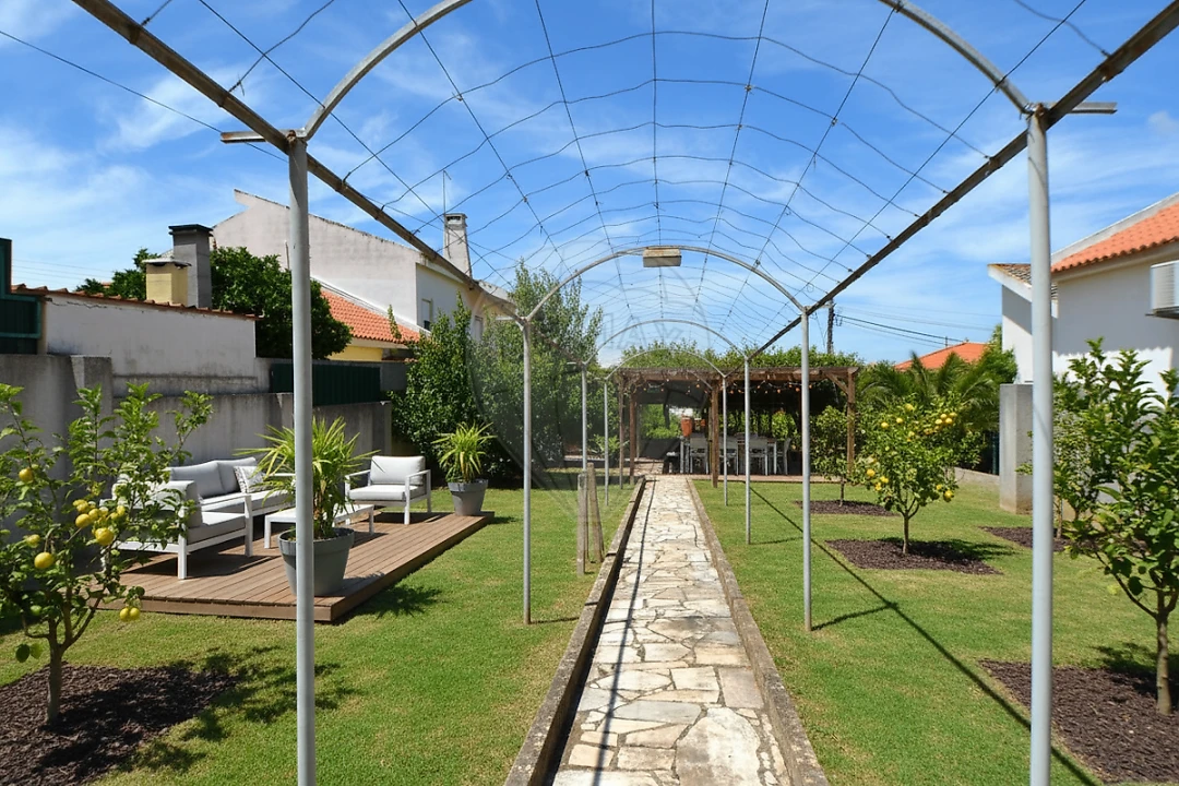 Moradia T6 para Venda em Carregado e Cadafais Foto 9