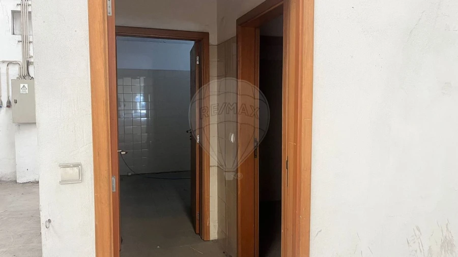 Armazém para Arrendamento em Requeixo, Nossa Senhora de Fátima e Nariz Foto 9