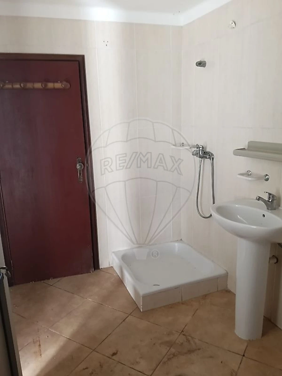 Moradia T5 para Venda em Almalagues Foto 4