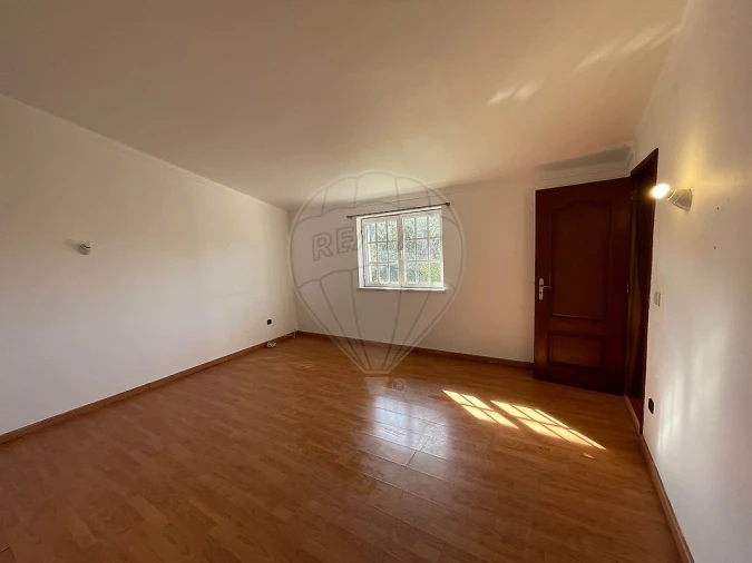 Moradia T6 para Venda em Santo Antonio dos Olivais Foto 2