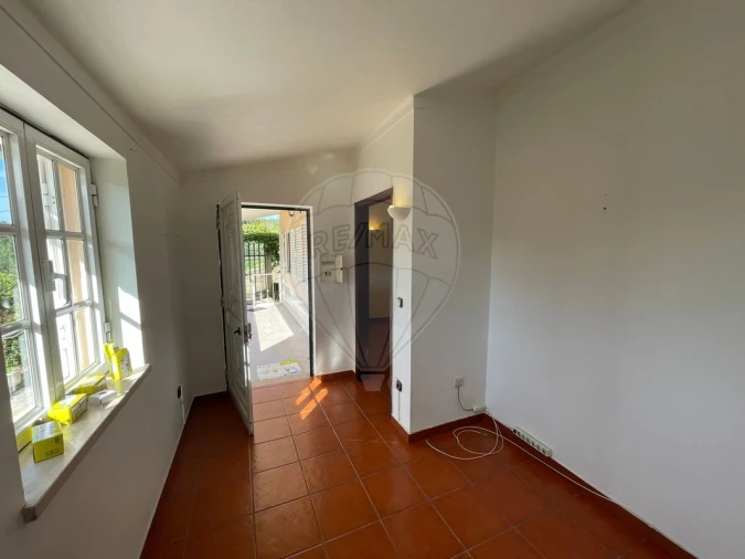 Moradia T6 para Venda em Santo Antonio dos Olivais Foto 3