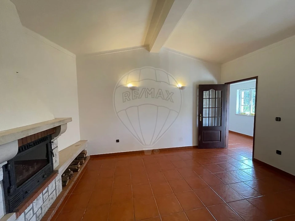 Moradia T6 para Venda em Santo Antonio dos Olivais Foto 4