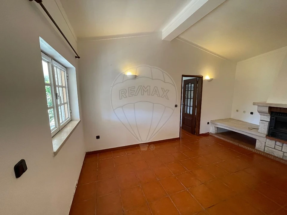 Moradia T6 para Venda em Santo Antonio dos Olivais Foto 5