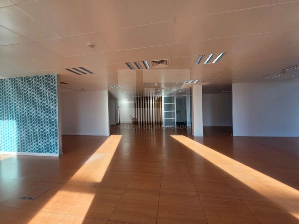 Prédio para Venda em Porto Salvo Foto 3