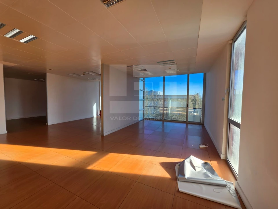 Prédio para Venda em Porto Salvo Foto 10