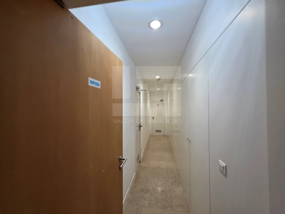 Prédio para Venda em Porto Salvo Foto 35