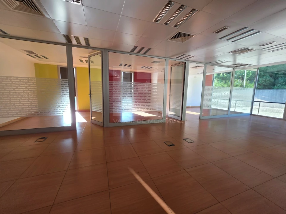 Prédio para Venda em Porto Salvo Foto 41