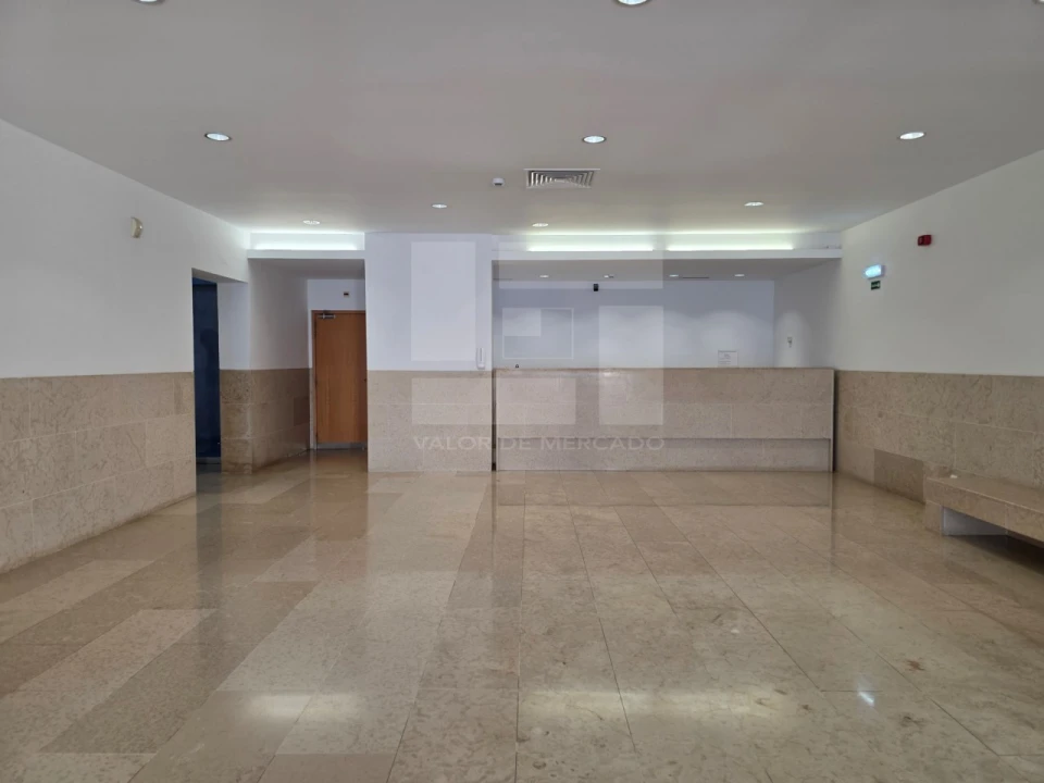 Prédio para Venda em Porto Salvo Foto 49