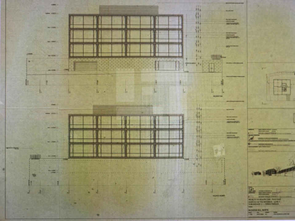 Prédio para Venda em Porto Salvo Foto 59