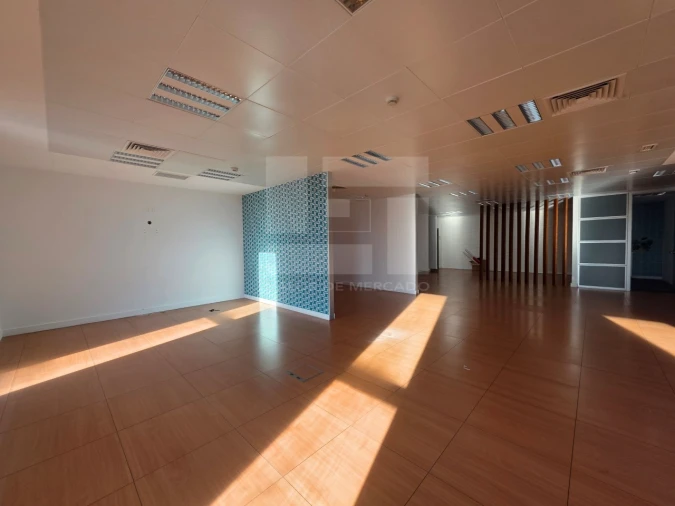 Prédio para Venda em Porto Salvo Foto 6