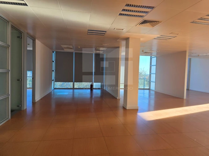 Prédio para Venda em Porto Salvo Foto 9