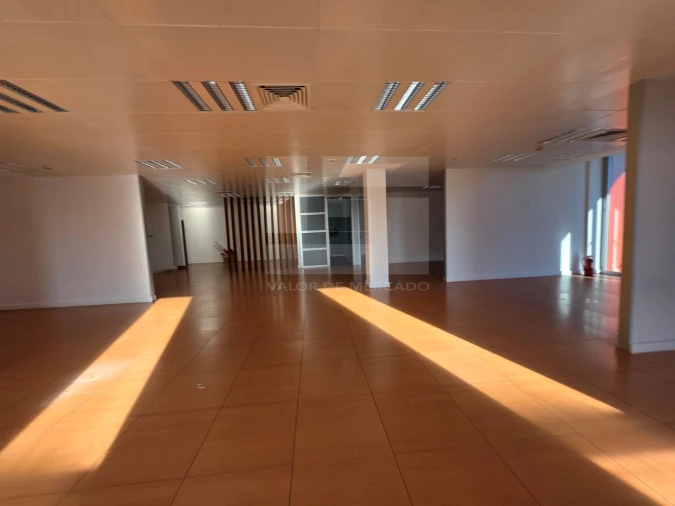 Prédio para Venda em Porto Salvo Foto 11