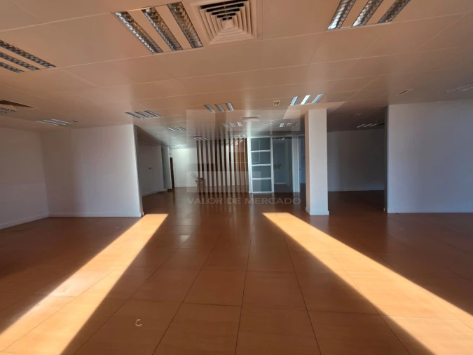 Prédio para Venda em Porto Salvo Foto 12