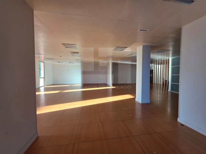 Prédio para Venda em Porto Salvo Foto 14