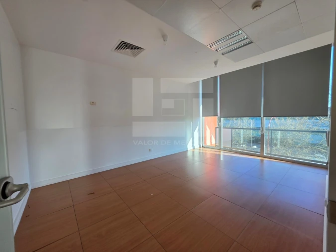 Prédio para Venda em Porto Salvo Foto 20