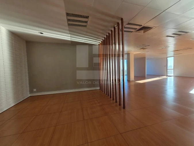 Prédio para Venda em Porto Salvo Foto 25