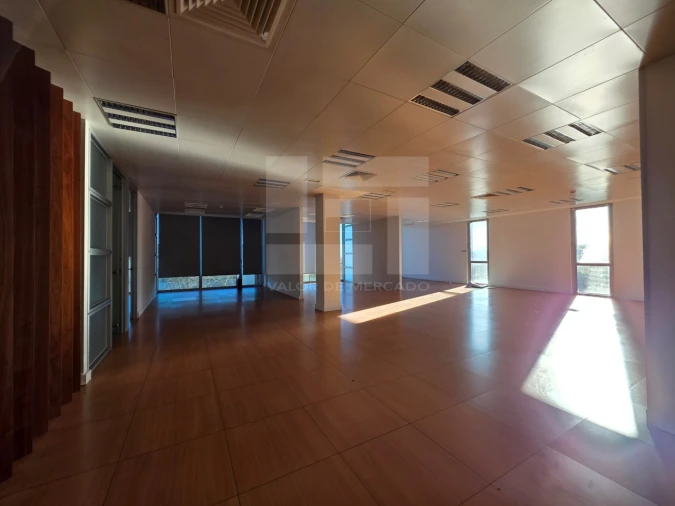 Prédio para Venda em Porto Salvo Foto 26