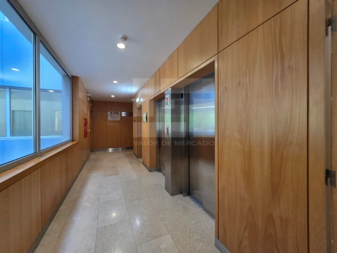 Prédio para Venda em Porto Salvo Foto 31