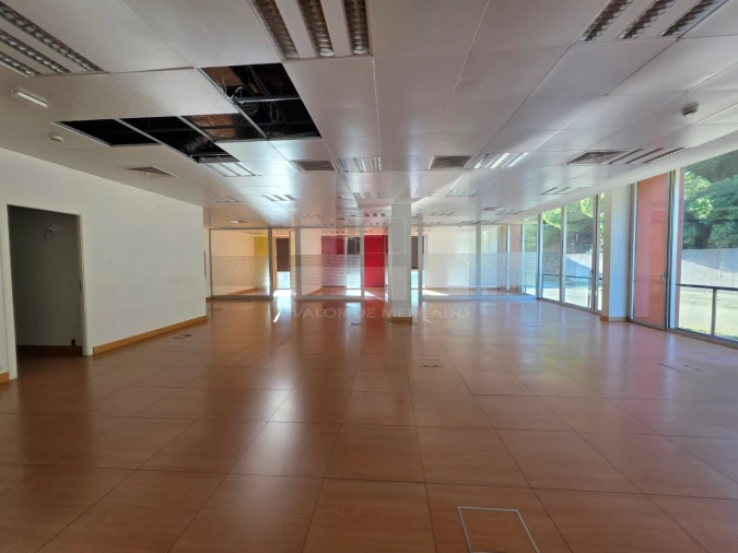 Prédio para Venda em Porto Salvo Foto 37