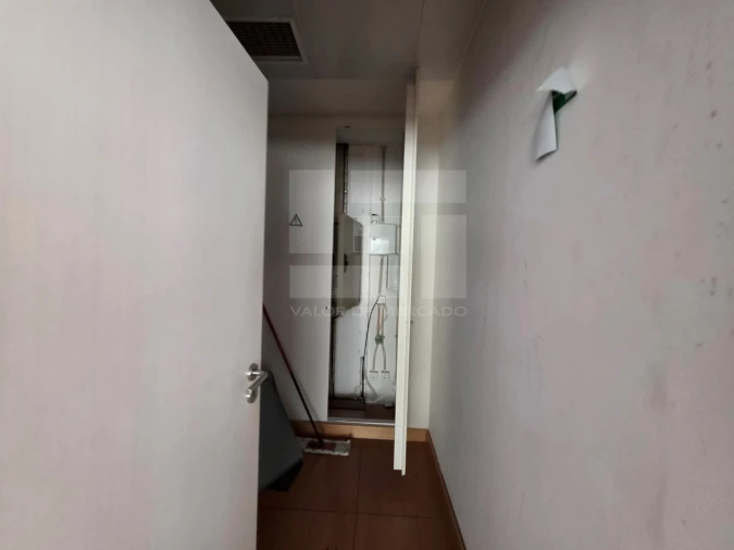 Prédio para Venda em Porto Salvo Foto 39