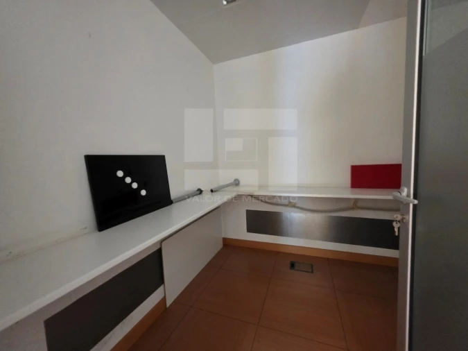 Prédio para Venda em Porto Salvo Foto 42