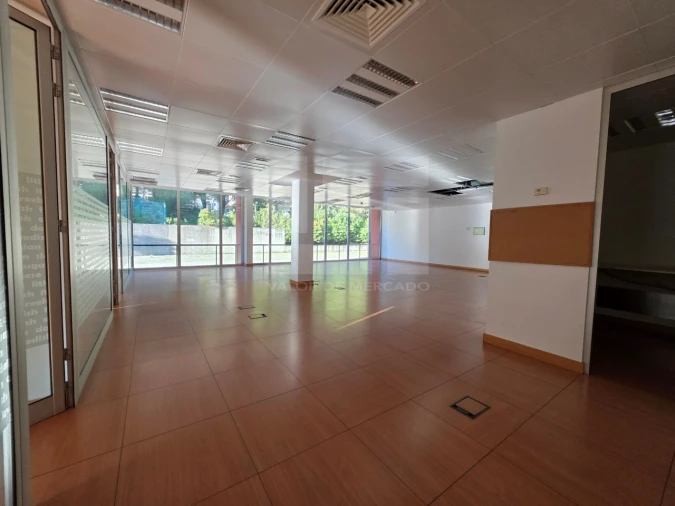 Prédio para Venda em Porto Salvo Foto 45