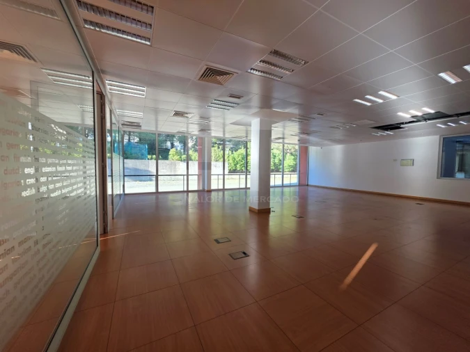 Prédio para Venda em Porto Salvo Foto 48