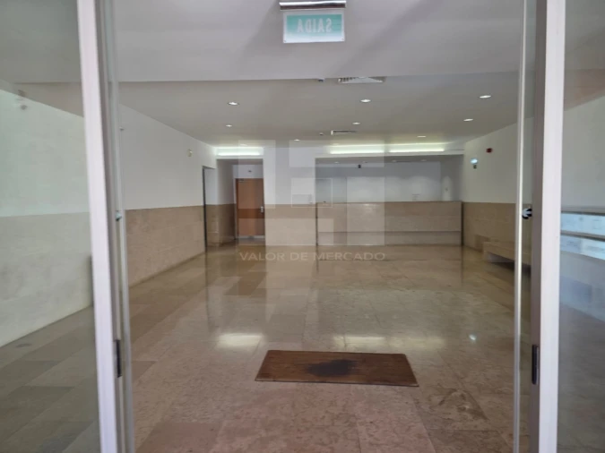 Prédio para Venda em Porto Salvo Foto 50