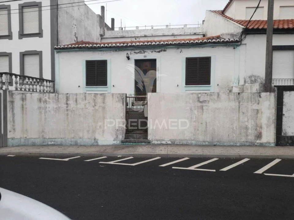 Moradia T4 para Venda em Angra (São Pedro) Foto 1