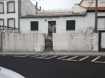 Moradia T4 para Venda em Angra (São Pedro)