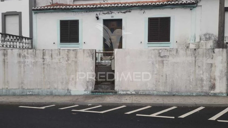 Moradia T4 para Venda em Angra (São Pedro)