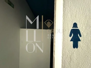 Armazém para Venda em Caniço
