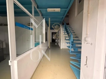 Armazém para Venda em Caniço