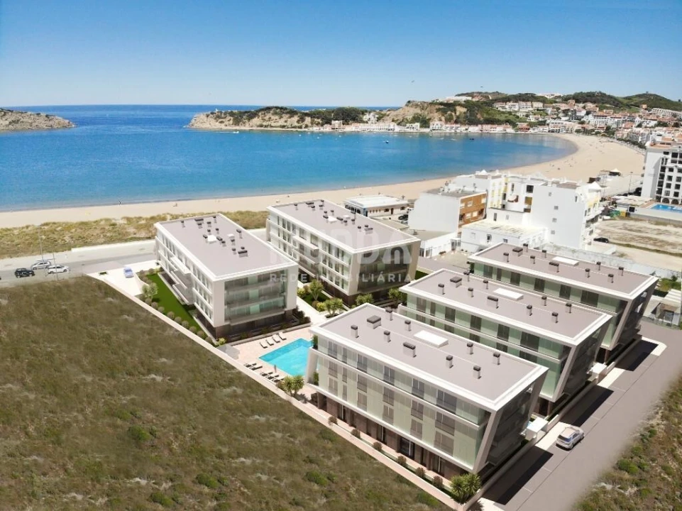Apartamento T2 para Venda em São Martinho do Porto Foto 1