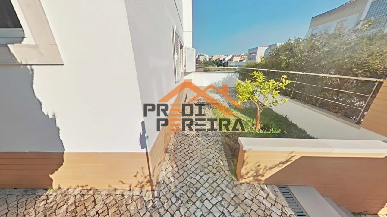 Moradia T5 para Venda em Ramada e Caneças Foto 7