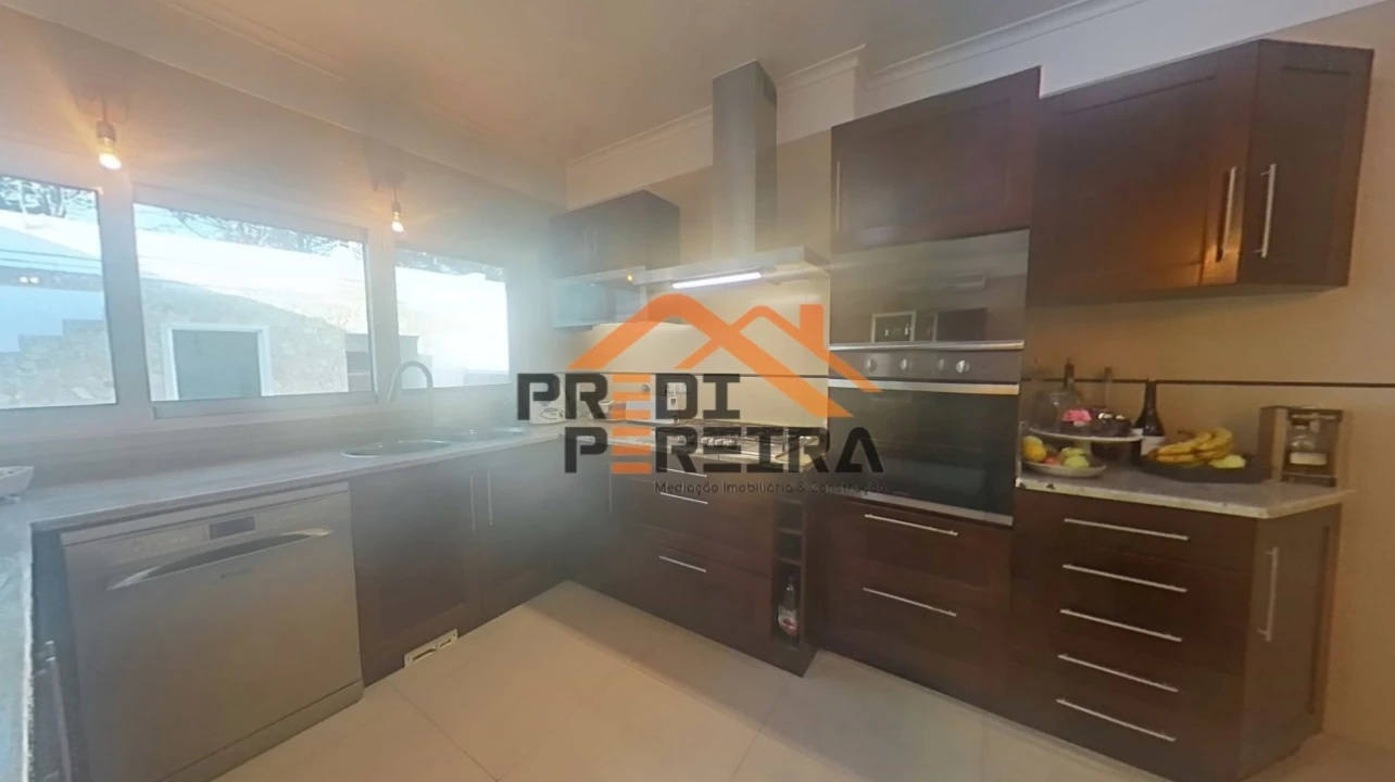 Moradia T5 para Venda em Ramada e Caneças Foto 16