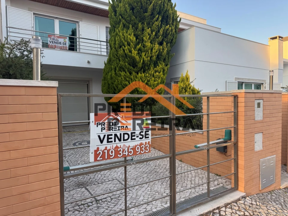 Moradia T5 para Venda em Ramada e Caneças Foto 2